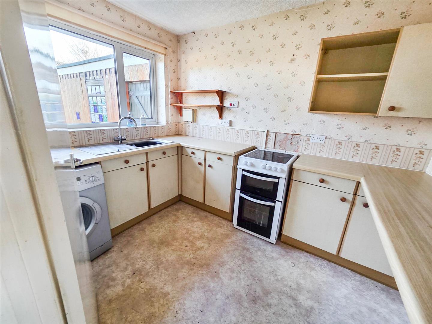 2 bed property in Birkdale Road, Bedford